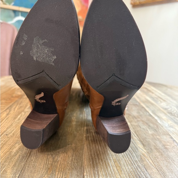 UGG Brown Heeled Boots - Picture 6 of 13